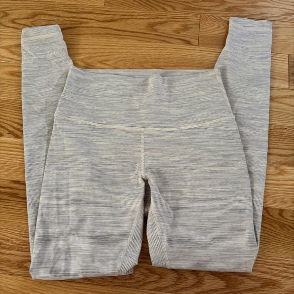 Lululemon Wunder Under Legging - Picture 2 of 4